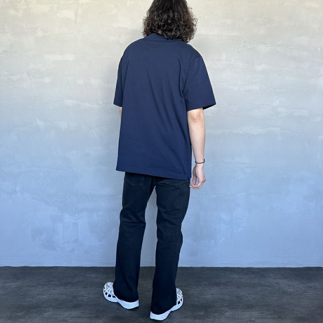 LACOSTE [ラコステ] アウトラインクロックポケットTシャツ [TH5581] 166 NAVY &&モデル身長：173cm 着用サイズ：5&&