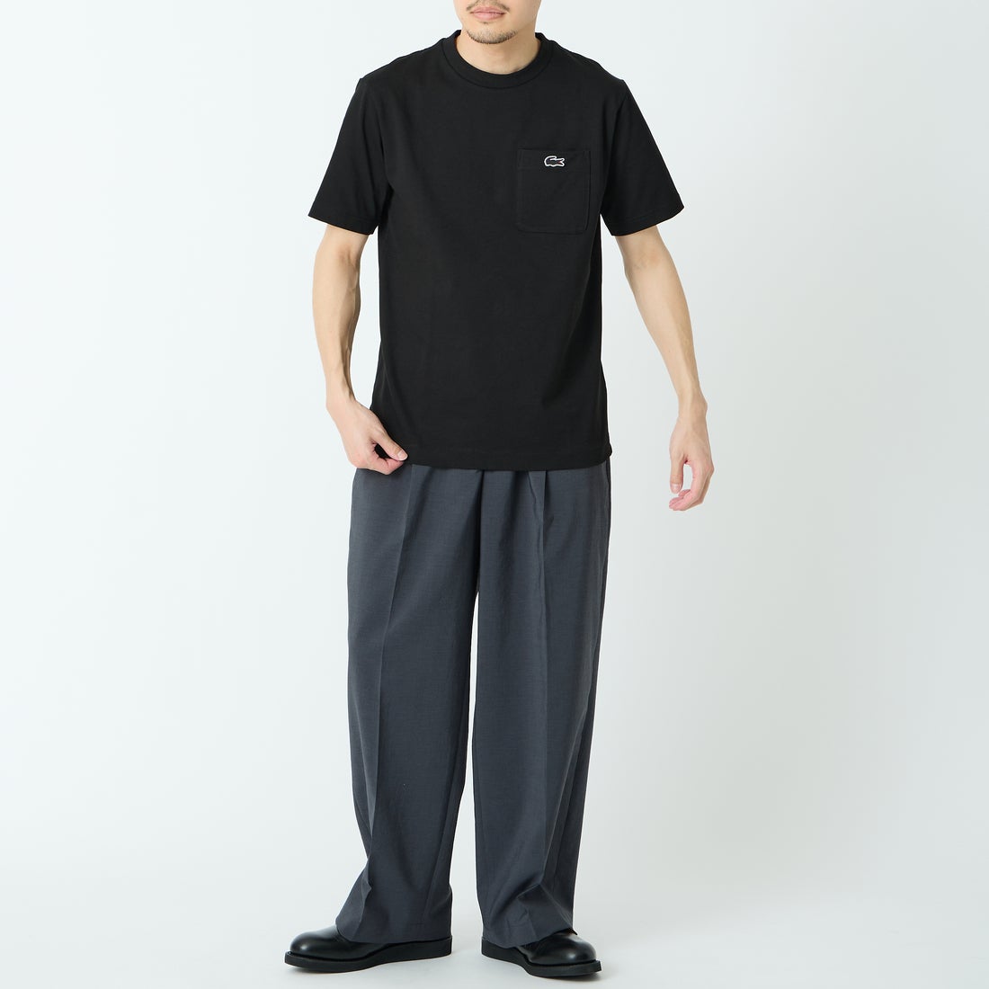 LACOSTE [ラコステ] アウトラインクロックポケットTシャツ [TH5581] 031 BLACK &&モデル身長：168cm 着用サイズ：3&&