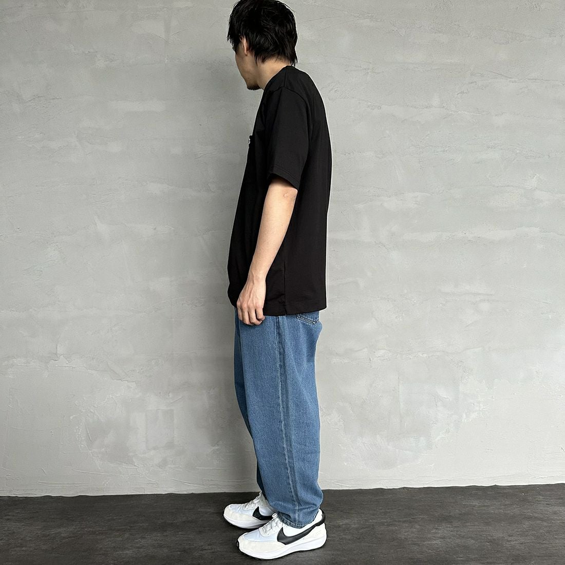 LACOSTE [ラコステ] アウトラインクロックポケットTシャツ [TH5581] 031 BLACK &&モデル身長：173cm 着用サイズ：6&&