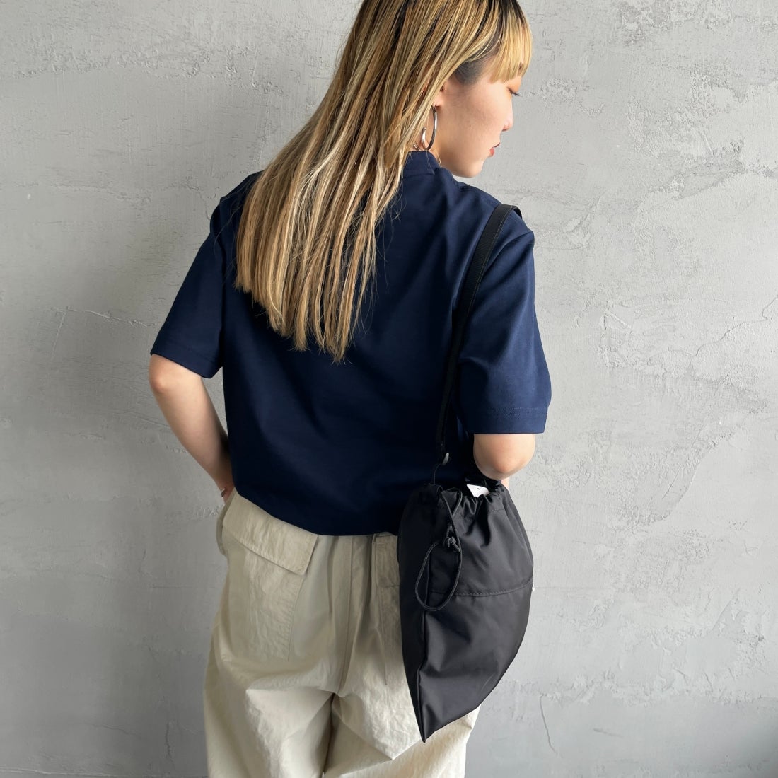 LACOSTE [ラコステ] アウトラインクロックポケットTシャツ [TH5581] 166 NAVY &&モデル身長：156cm 着用サイズ：2&&