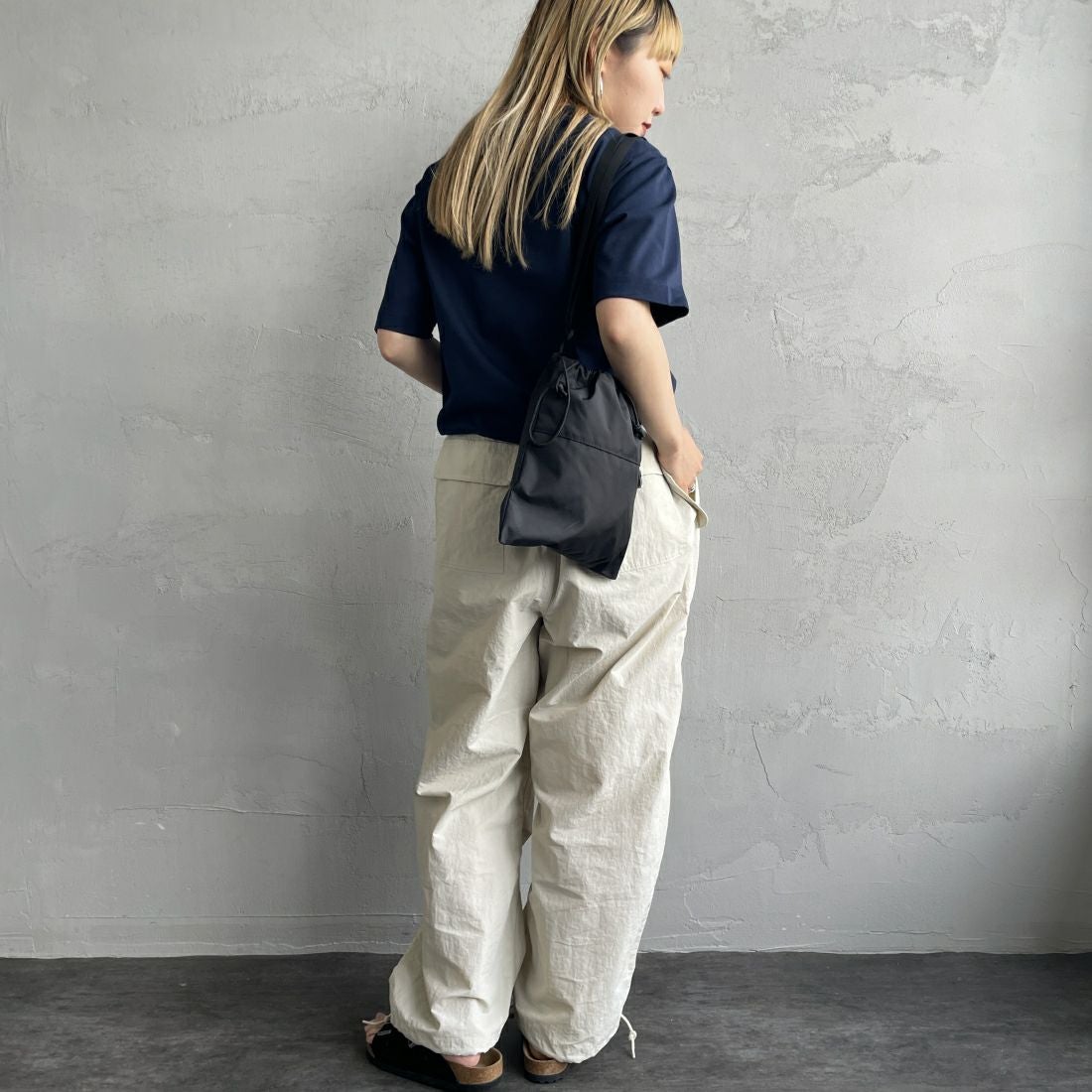 LACOSTE [ラコステ] アウトラインクロックポケットTシャツ [TH5581] 166 NAVY &&モデル身長：156cm 着用サイズ：2&&