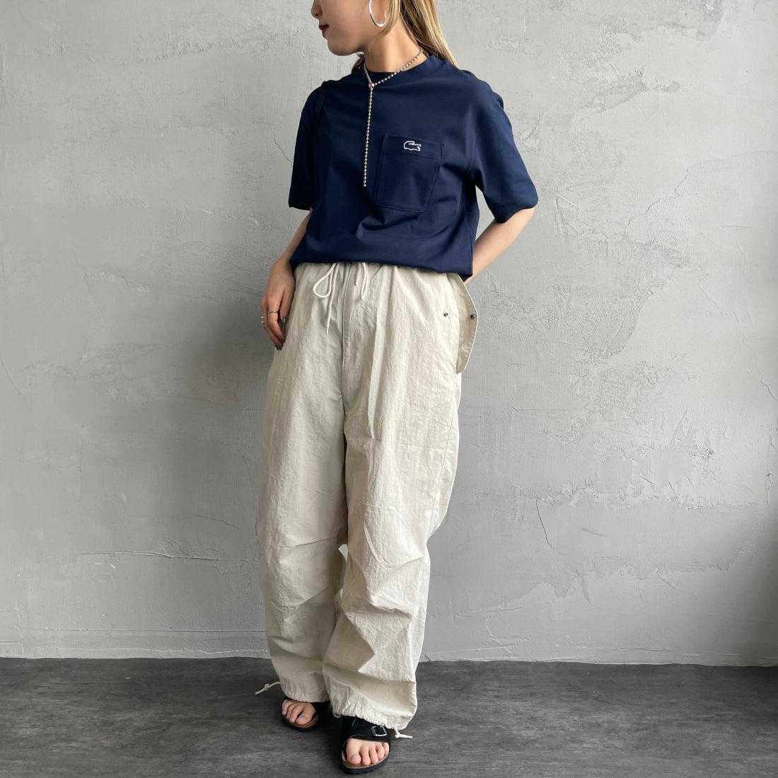 LACOSTE [ラコステ] アウトラインクロックポケットTシャツ [TH5581] 166 NAVY &&モデル身長：156cm 着用サイズ：2&&