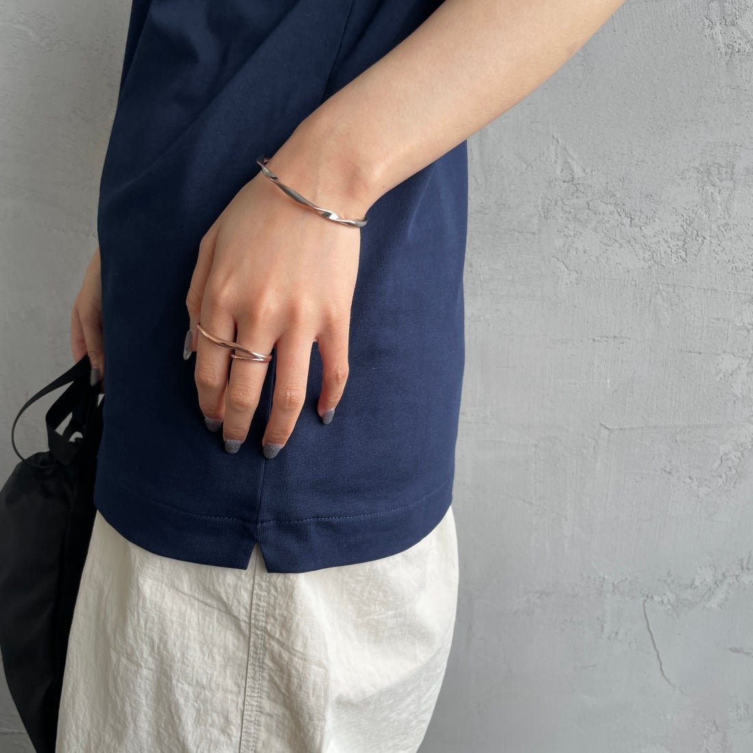 LACOSTE [ラコステ] アウトラインクロックポケットTシャツ [TH5581] 166 NAVY &&モデル身長：156cm 着用サイズ：2&&