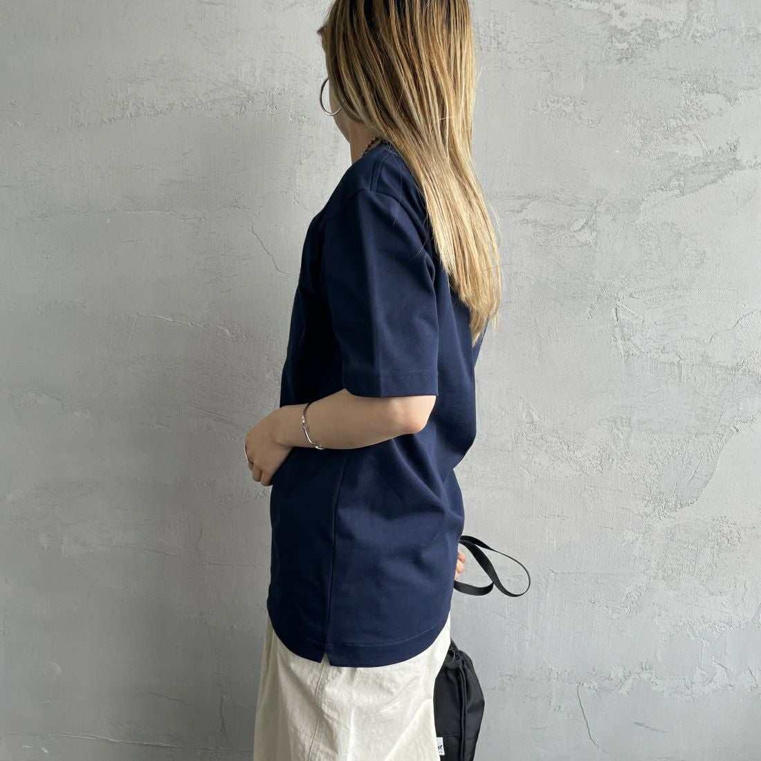 LACOSTE [ラコステ] アウトラインクロックポケットTシャツ [TH5581] 166 NAVY &&モデル身長：156cm 着用サイズ：2&&