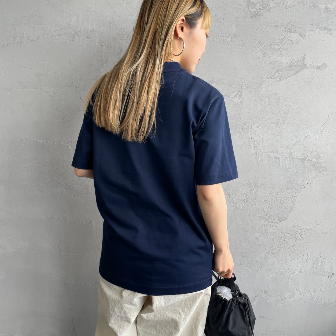 LACOSTE [ラコステ] アウトラインクロックポケットTシャツ [TH5581] 166 NAVY &&モデル身長：156cm 着用サイズ：2&&