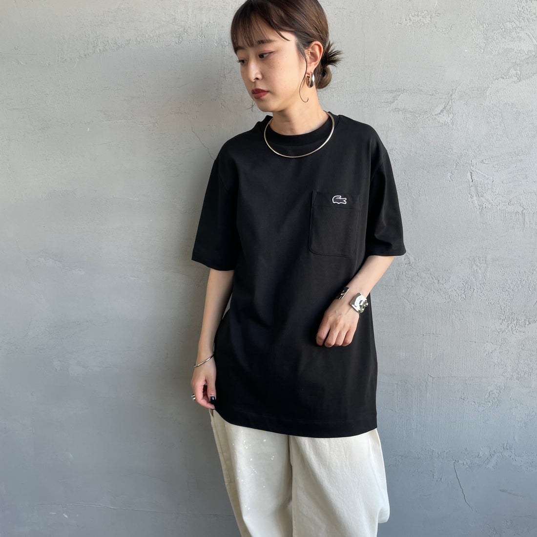 LACOSTE [ラコステ] アウトラインクロックポケットTシャツ [TH5581] 031 BLACK &&モデル身長：150cm 着用サイズ：2&&