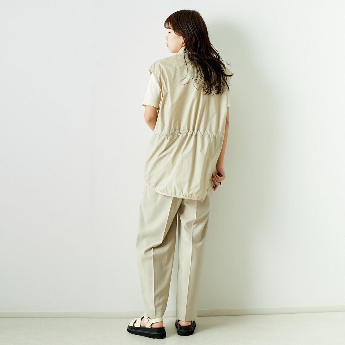 LAVENHAM [ラベンハム] ギャザーウエストベスト [LV7041] I17 NATURA &&モデル身長：167cm 着用サイズ：M&&