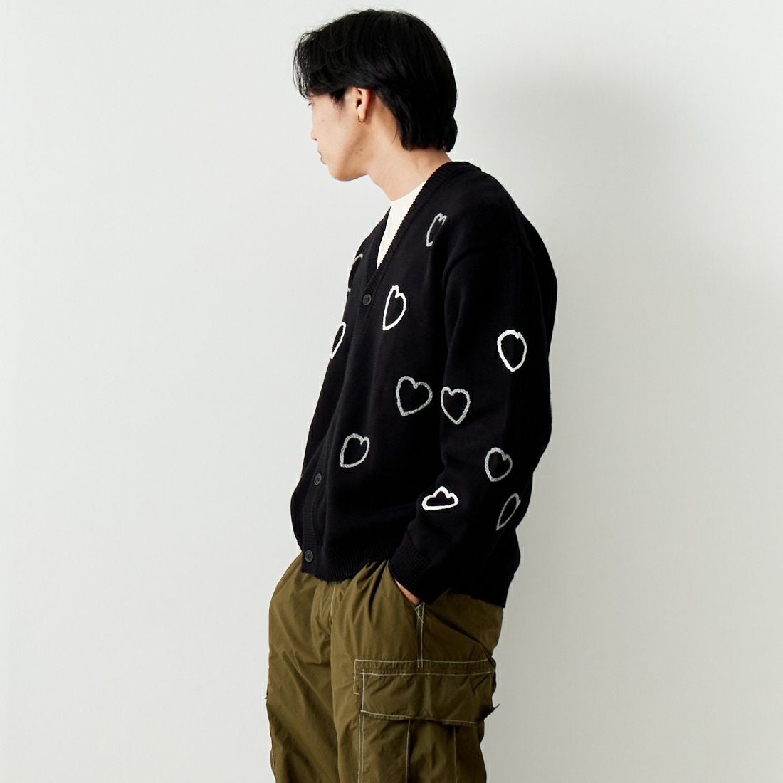 ChahChah [チャーチャー] HAPPY HEARTFULL カーディガン [CC-24SS-KN01] BLACK &&モデル身長：179cm 着用サイズ：L&&