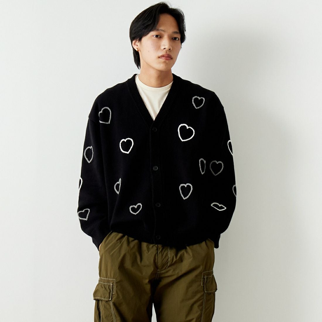 ChahChah [チャーチャー] HAPPY HEARTFULL カーディガン [CC-24SS-KN01] BLACK &&モデル身長：179cm 着用サイズ：L&&