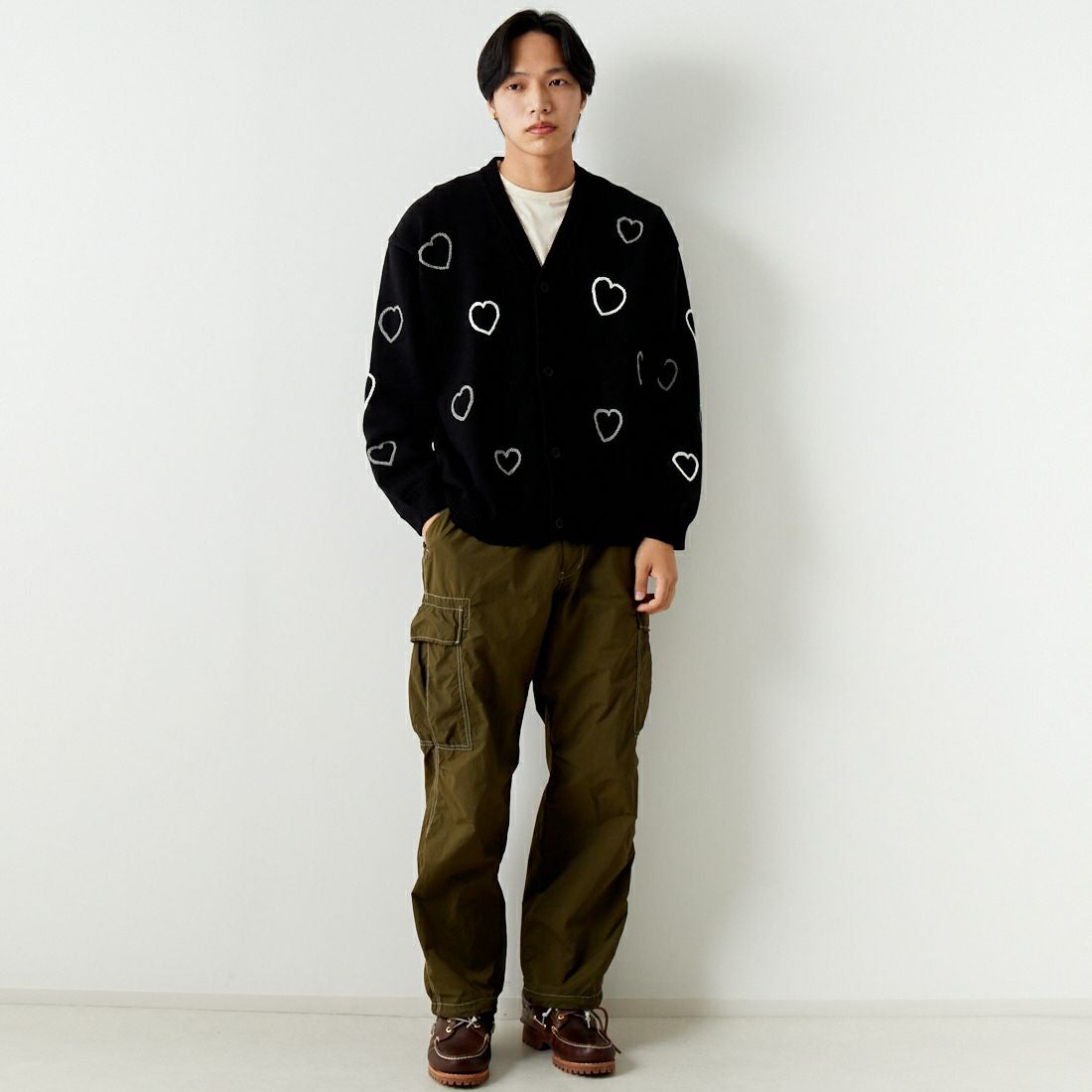 ChahChah [チャーチャー] HAPPY HEARTFULL カーディガン [CC-24SS-KN01] BLACK &&モデル身長：179cm 着用サイズ：L&&