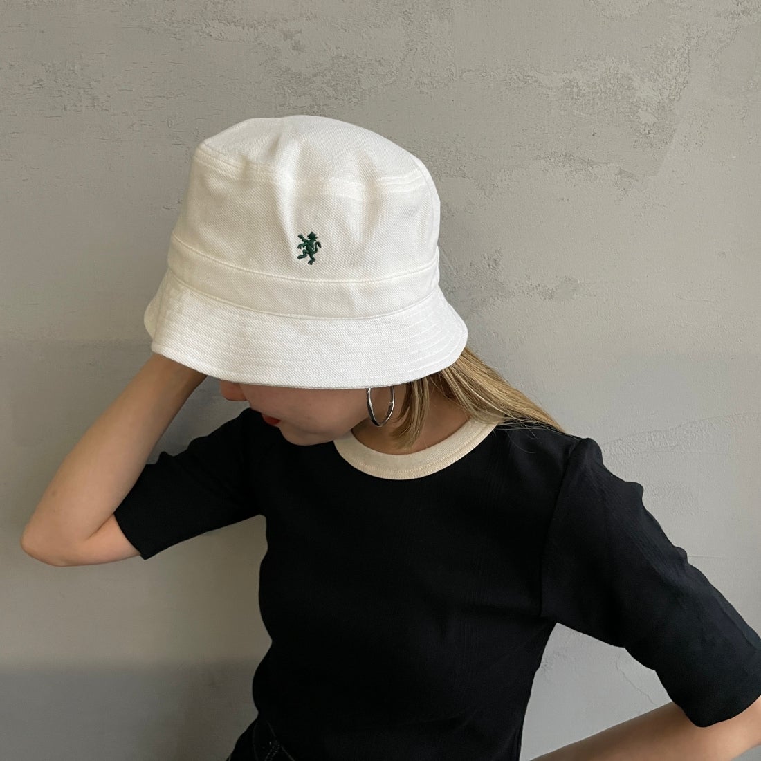 OFF WHITE
