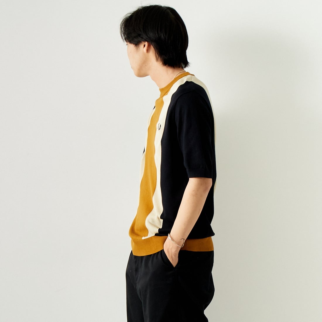 FRED PERRY [フレッドペリー] ストライプ ファインニットTシャツ [K7853] U57 BLK/OA &&モデル身長：179cm 着用サイズ：L&&