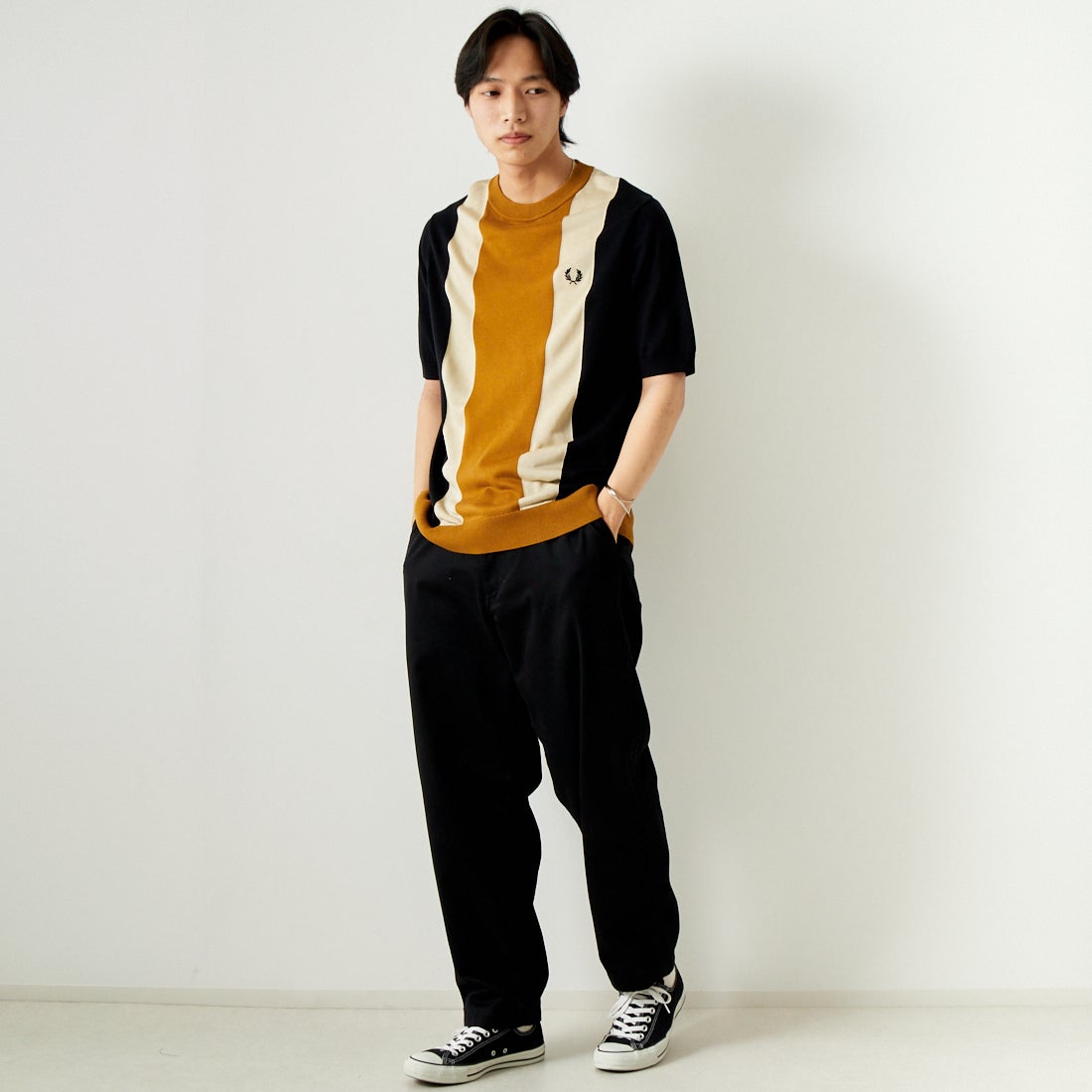 FRED PERRY [フレッドペリー] ストライプ ファインニットTシャツ [K7853] U57 BLK/OA &&モデル身長：179cm 着用サイズ：L&&