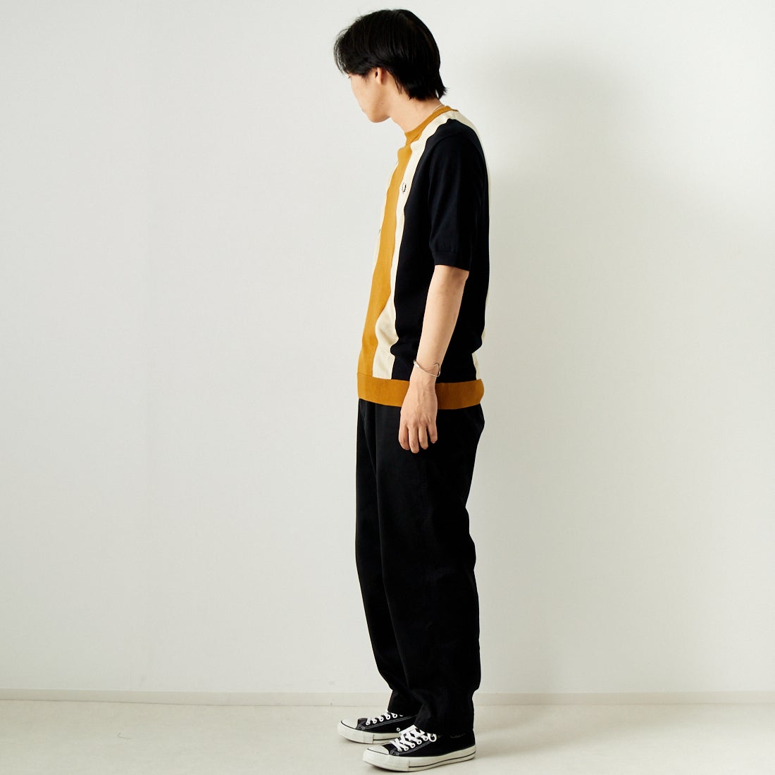 FRED PERRY [フレッドペリー] ストライプ ファインニットTシャツ [K7853] U57 BLK/OA &&モデル身長：179cm 着用サイズ：L&&