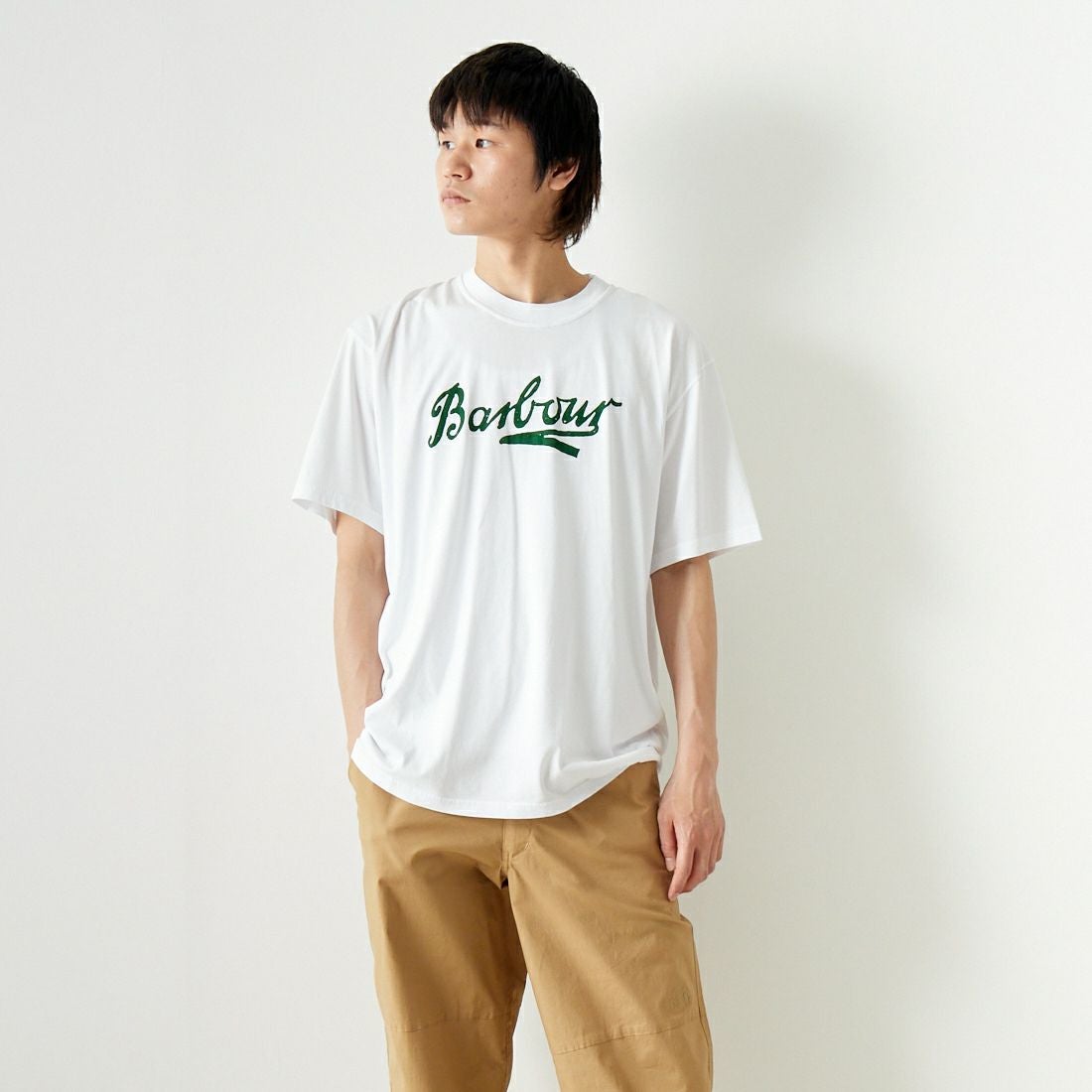 Barbour [バブアー] Grainger アーカイブ ロゴ リラックスフィット Tシャツ [MTS1259] WHITE &&モデル身長：182cm 着用サイズ：42&&