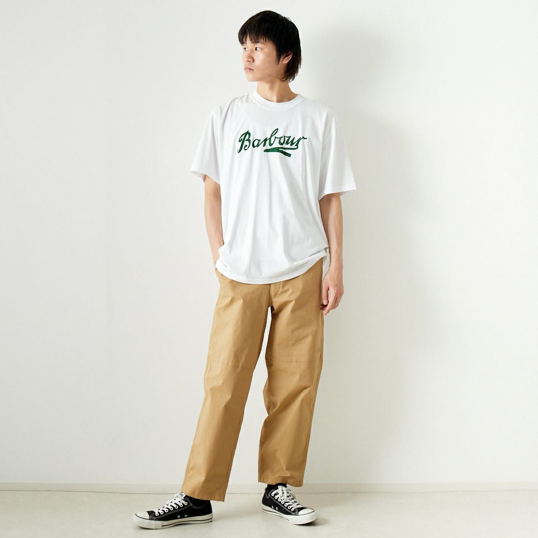 Barbour [バブアー] Grainger アーカイブ ロゴ リラックスフィット Tシャツ [MTS1259] WHITE &&モデル身長：182cm 着用サイズ：42&&