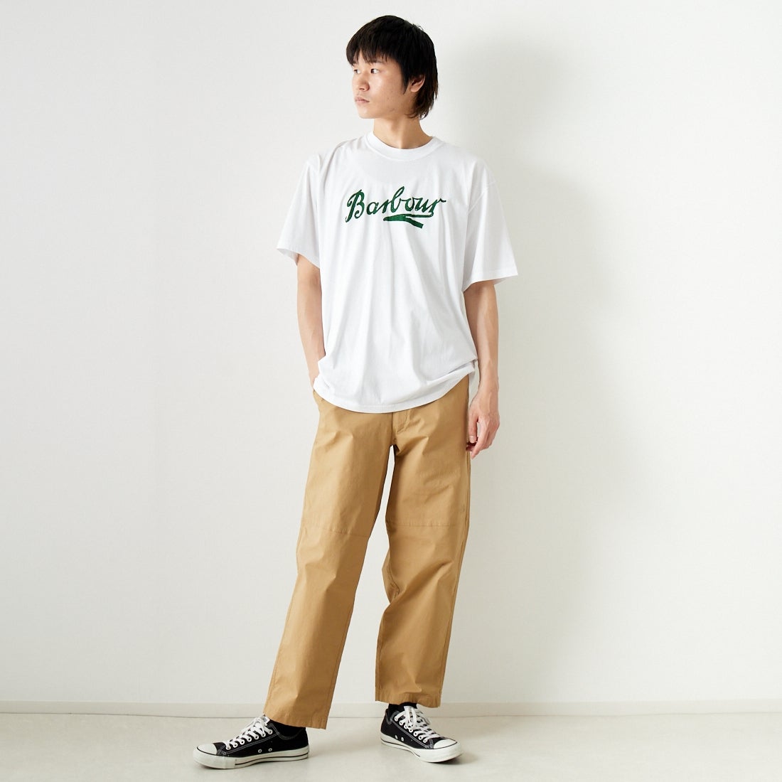 Barbour [バブアー] Grainger アーカイブ ロゴ リラックスフィット Tシャツ [MTS1259] WHITE &&モデル身長：182cm 着用サイズ：42&&