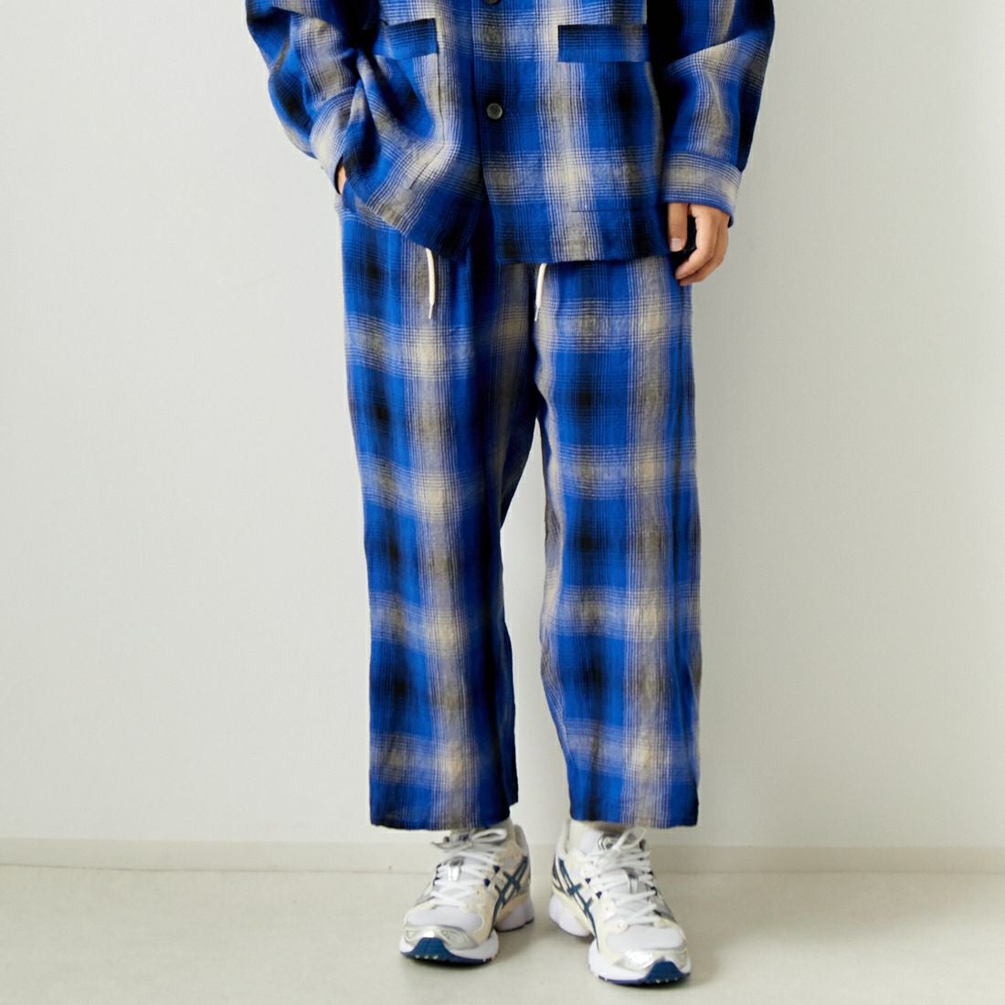 ATELIER BETON [アトリエベトン] リネンチェックパンツ [241-11D] BLUE CHK &&モデル身長：179cm 着用サイズ：3&&