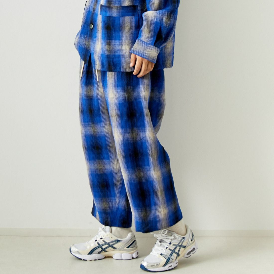 ATELIER BETON [アトリエベトン] リネンチェックパンツ [241-11D] BLUE CHK &&モデル身長：179cm 着用サイズ：3&&