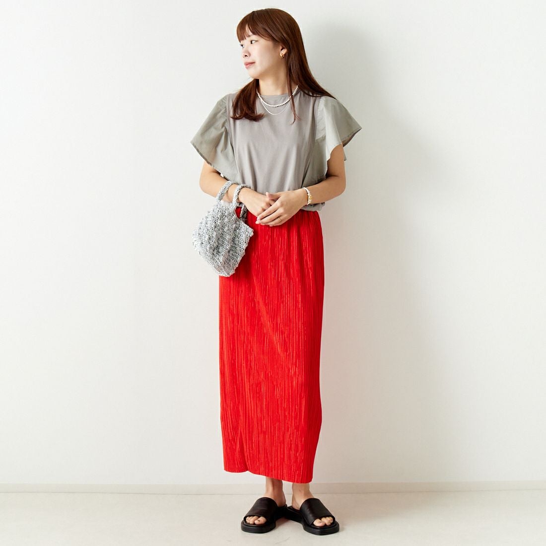 Maison de L'allure [メゾン ドゥ ラリュール] 2WAYキーネックラッフルプルオーバー [24112017] 07 GRAY &&モデル身長：167cm 着用サイズ：F&&