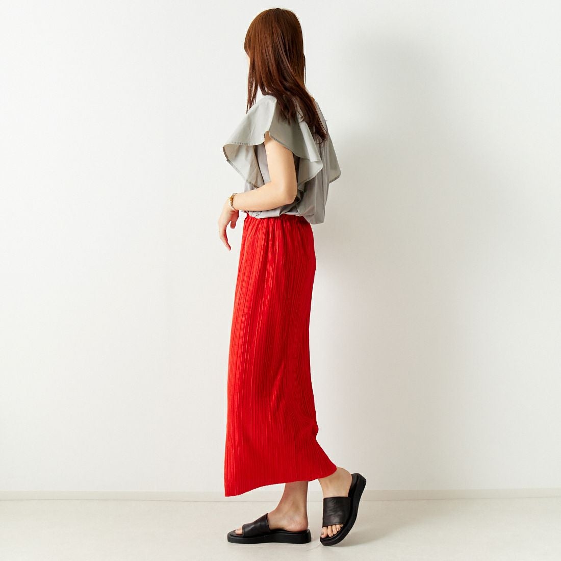 Maison de L'allure [メゾン ドゥ ラリュール] 2WAYキーネックラッフルプルオーバー [24112017] 07 GRAY &&モデル身長：167cm 着用サイズ：F&&