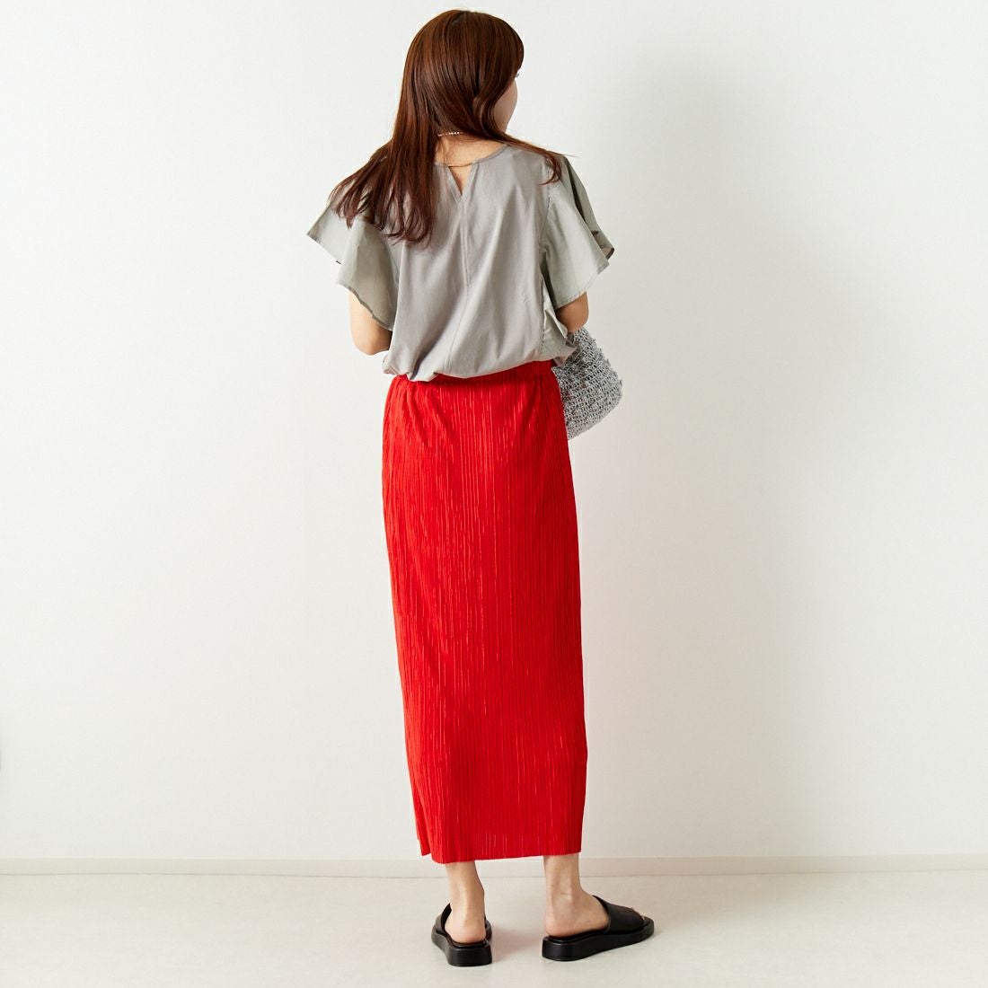 Maison de L'allure [メゾン ドゥ ラリュール] 2WAYキーネックラッフルプルオーバー [24112017] 07 GRAY &&モデル身長：167cm 着用サイズ：F&&