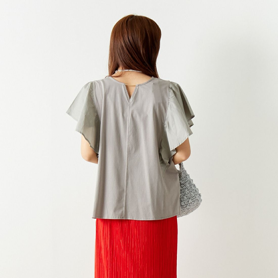 Maison de L'allure [メゾン ドゥ ラリュール] 2WAYキーネックラッフルプルオーバー [24112017] 07 GRAY &&モデル身長：167cm 着用サイズ：F&&