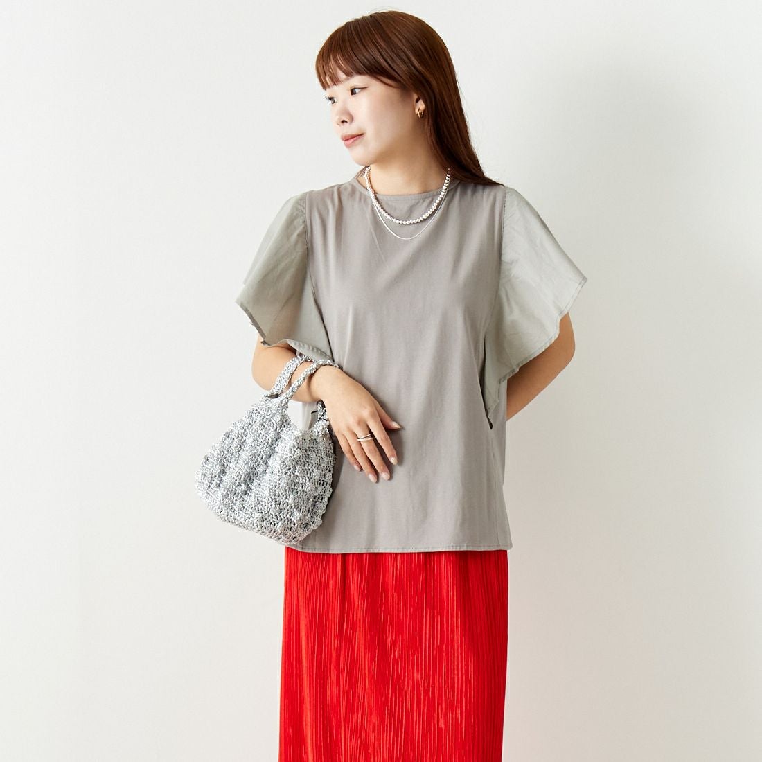 Maison de L'allure [メゾン ドゥ ラリュール] 2WAYキーネックラッフルプルオーバー [24112017] 07 GRAY &&モデル身長：167cm 着用サイズ：F&&