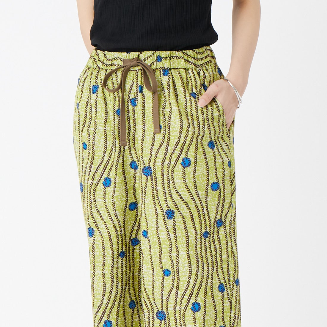 le glazik [ルグラジック] バティック柄プリント コットンイージーパンツ [LG-E0048BTK] LIME GREEN &&モデル身長：162cm 着用サイズ：34&&