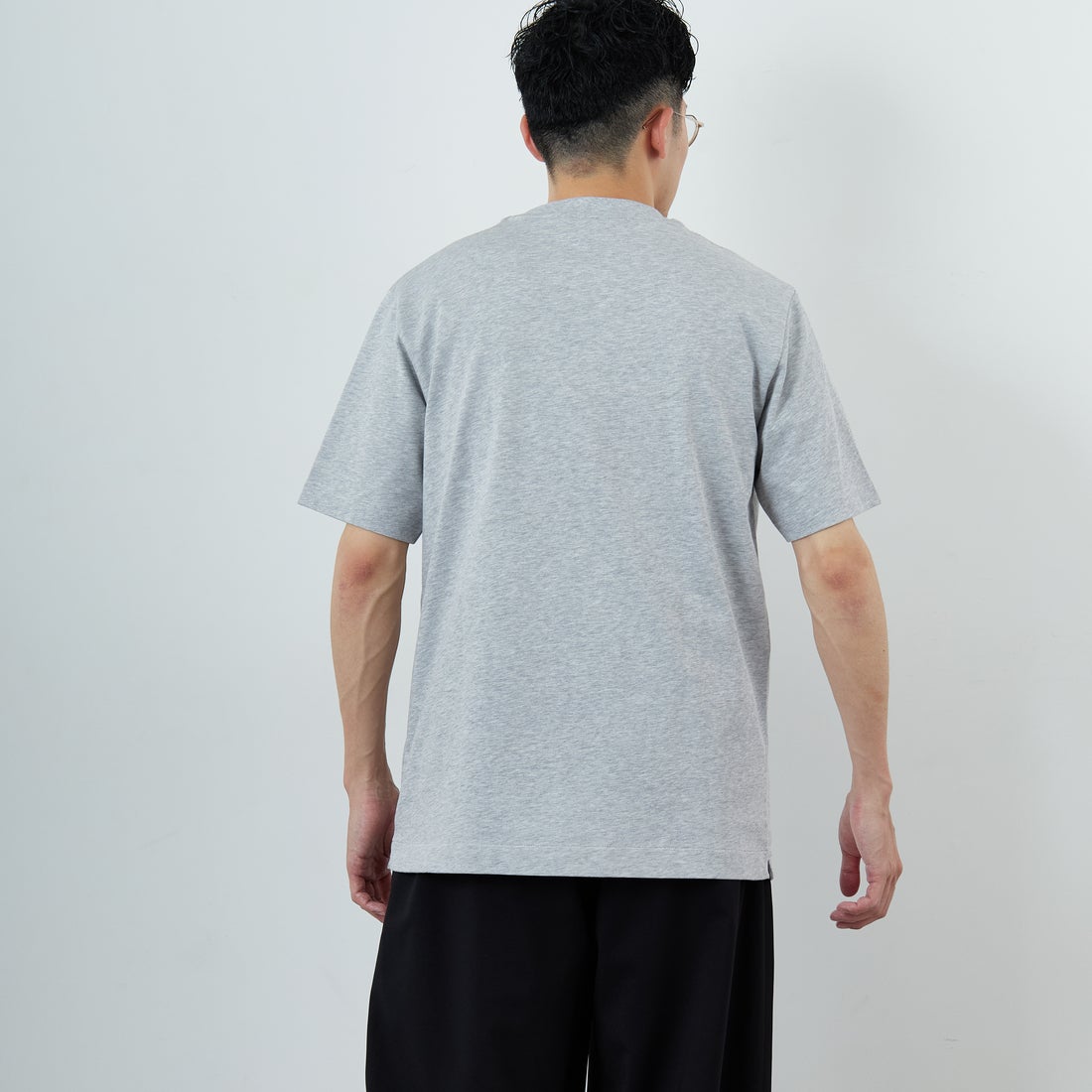 LACOSTE [ラコステ] クルーネックTシャツ [TH5582] CCA SILVER &&モデル身長：168cm 着用サイズ：4&&