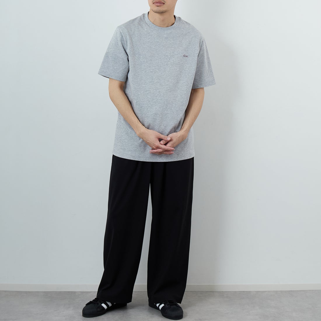 LACOSTE [ラコステ] クルーネックTシャツ [TH5582] CCA SILVER &&モデル身長：168cm 着用サイズ：4&&