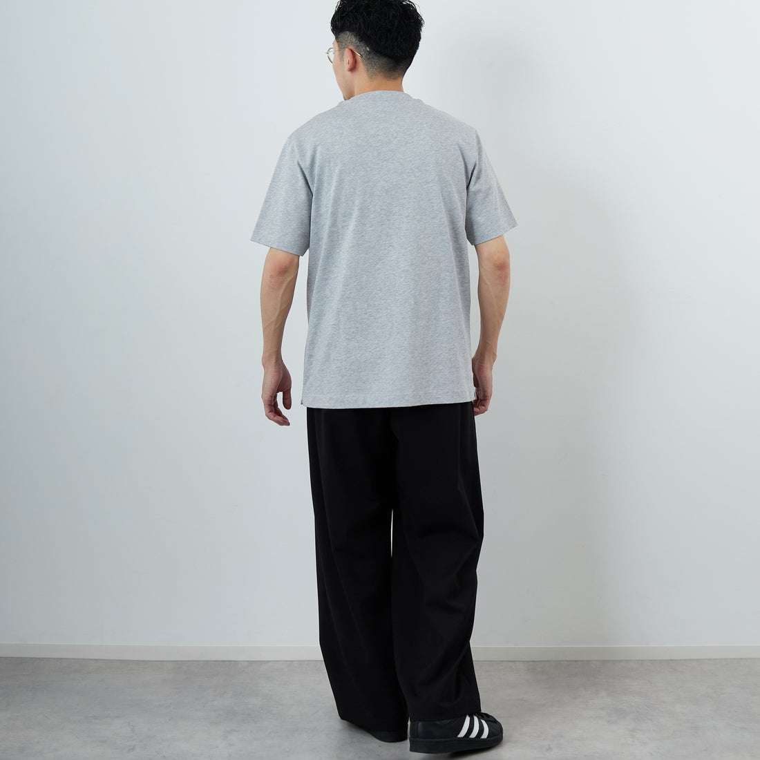 LACOSTE [ラコステ] クルーネックTシャツ [TH5582] CCA SILVER &&モデル身長：168cm 着用サイズ：4&&