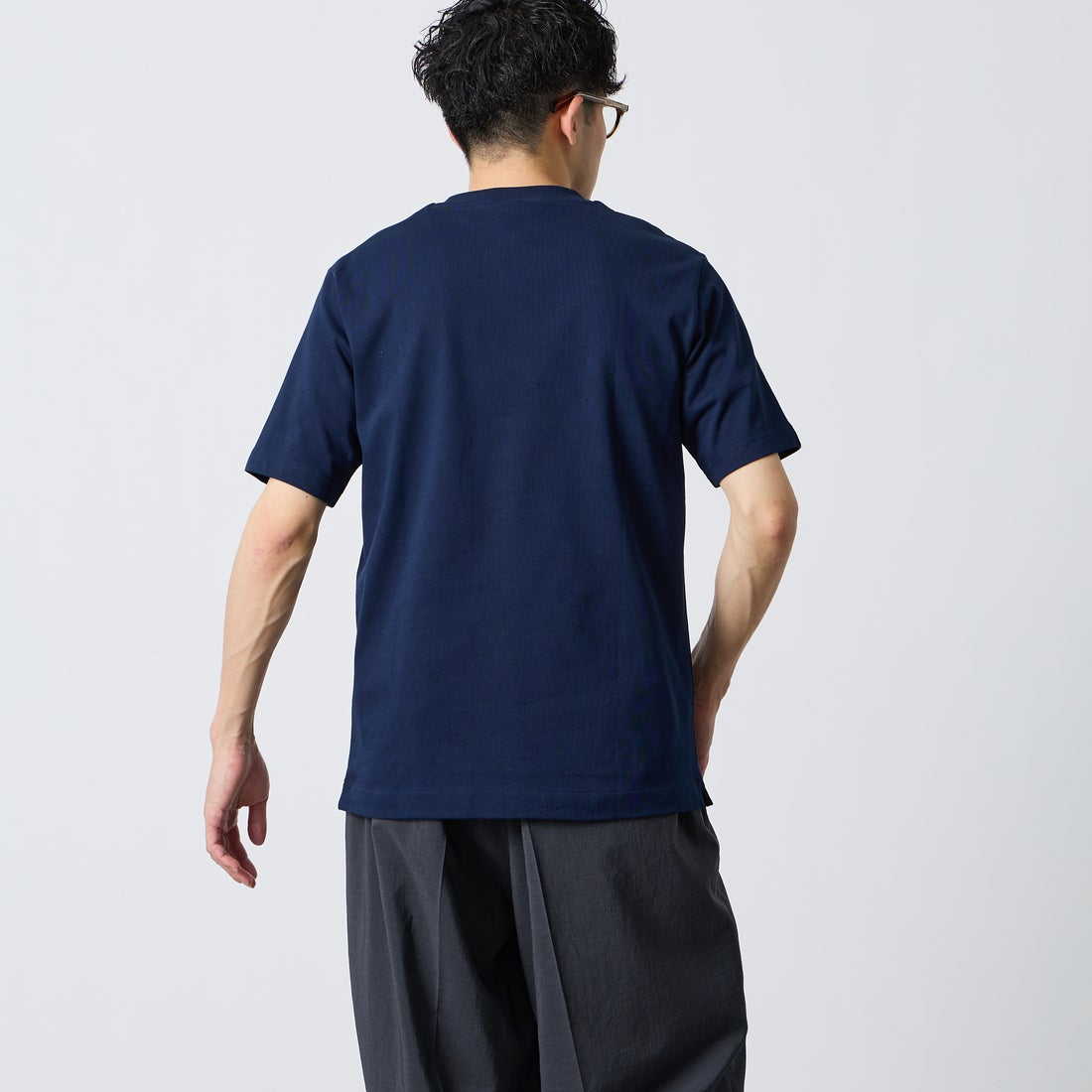 LACOSTE [ラコステ] クルーネックTシャツ [TH5582] 031 BLACK &&モデル身長：179cm 着用サイズ：6&&