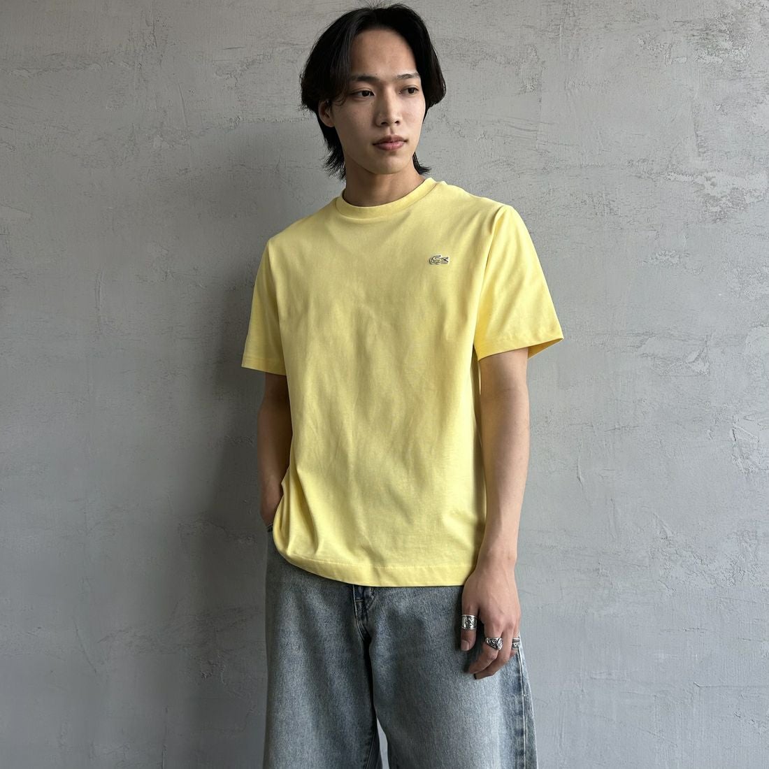 LACOSTE [ラコステ] クルーネックTシャツ [TH5582] 107 YELLOW &&モデル身長：179cm 着用サイズ：4&&