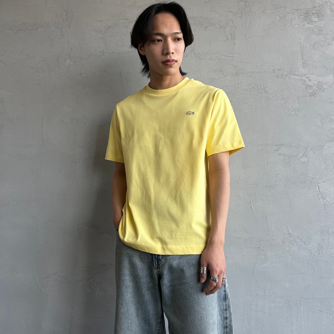 LACOSTE [ラコステ] クルーネックTシャツ [TH5582] 107 YELLOW &&モデル身長：179cm 着用サイズ：4&&
