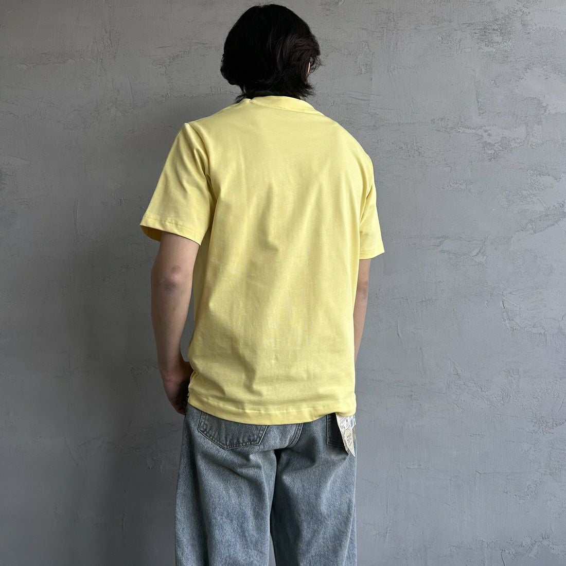 LACOSTE [ラコステ] クルーネックTシャツ [TH5582] 107 YELLOW &&モデル身長：179cm 着用サイズ：4&&