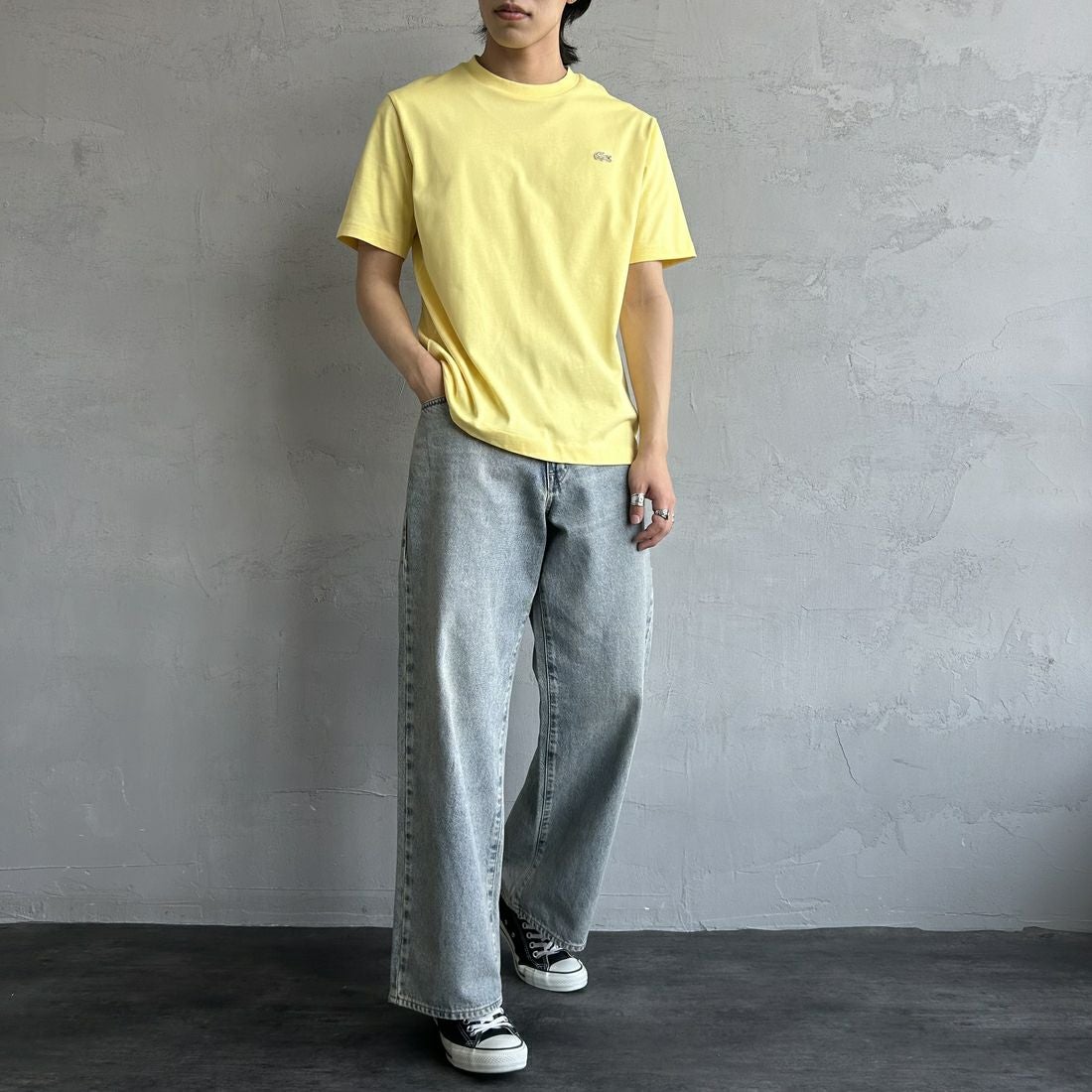 LACOSTE [ラコステ] クルーネックTシャツ [TH5582] 107 YELLOW &&モデル身長：179cm 着用サイズ：4&&