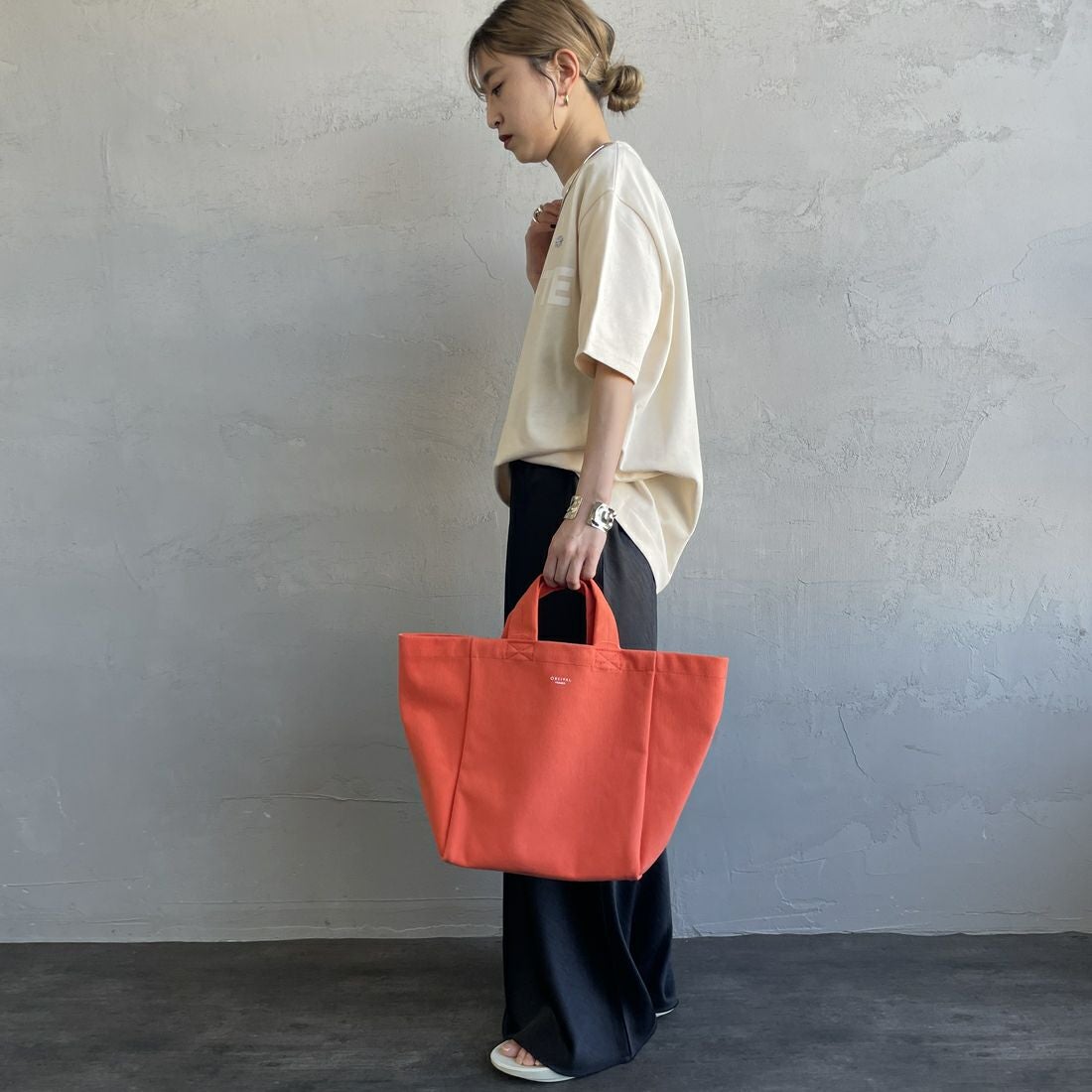 LACOSTE [ラコステ] ヘビーウェイトロゴTシャツ [TH2299] XFJ ECRU &&モデル身長：150cm 着用サイズ：2&&