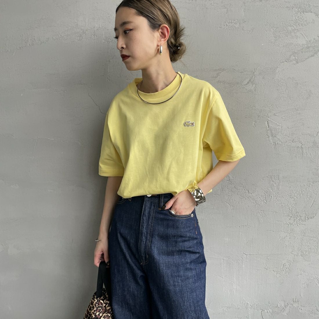 LACOSTE [ラコステ] クルーネックTシャツ [TH5582] 107 YELLOW &&モデル身長：150cm 着用サイズ：2&&
