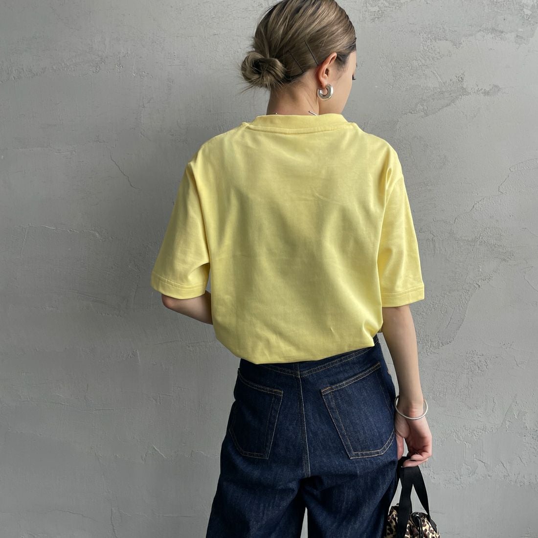 LACOSTE [ラコステ] クルーネックTシャツ [TH5582] 107 YELLOW &&モデル身長：150cm 着用サイズ：2&&