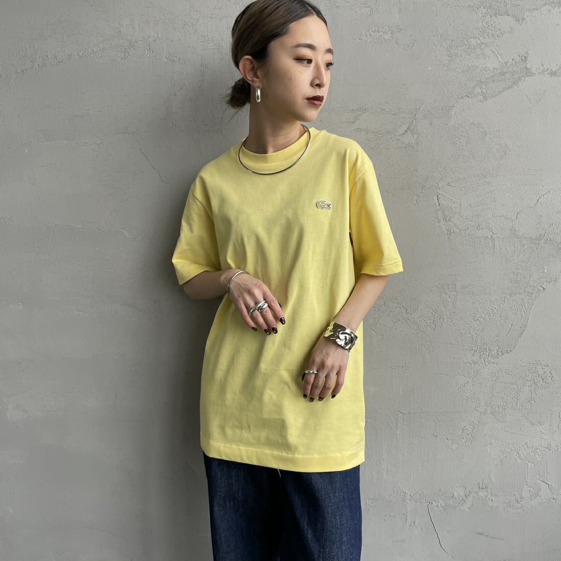 LACOSTE [ラコステ] クルーネックTシャツ [TH5582] 107 YELLOW &&モデル身長：150cm 着用サイズ：2&&