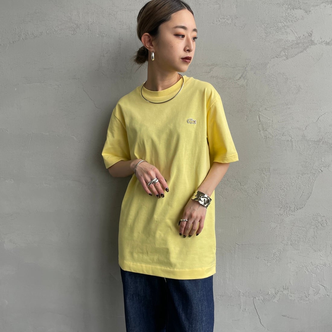 LACOSTE [ラコステ] クルーネックTシャツ [TH5582] 107 YELLOW &&モデル身長：150cm 着用サイズ：2&&