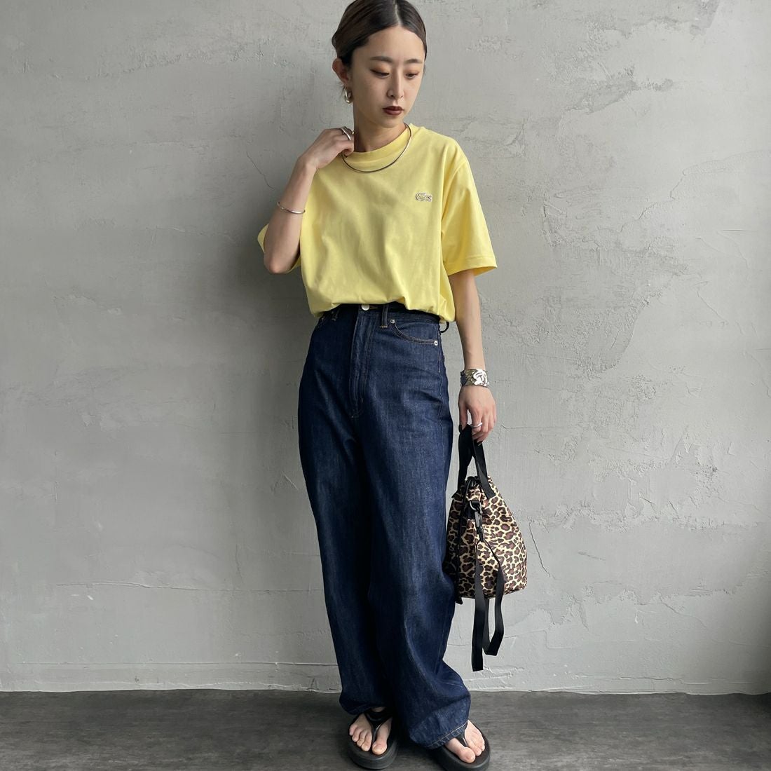 LACOSTE [ラコステ] クルーネックTシャツ [TH5582] 107 YELLOW &&モデル身長：150cm 着用サイズ：2&&