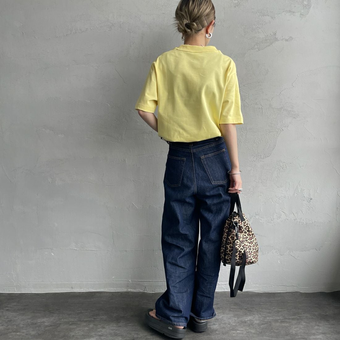 LACOSTE [ラコステ] クルーネックTシャツ [TH5582] 107 YELLOW &&モデル身長：150cm 着用サイズ：2&&