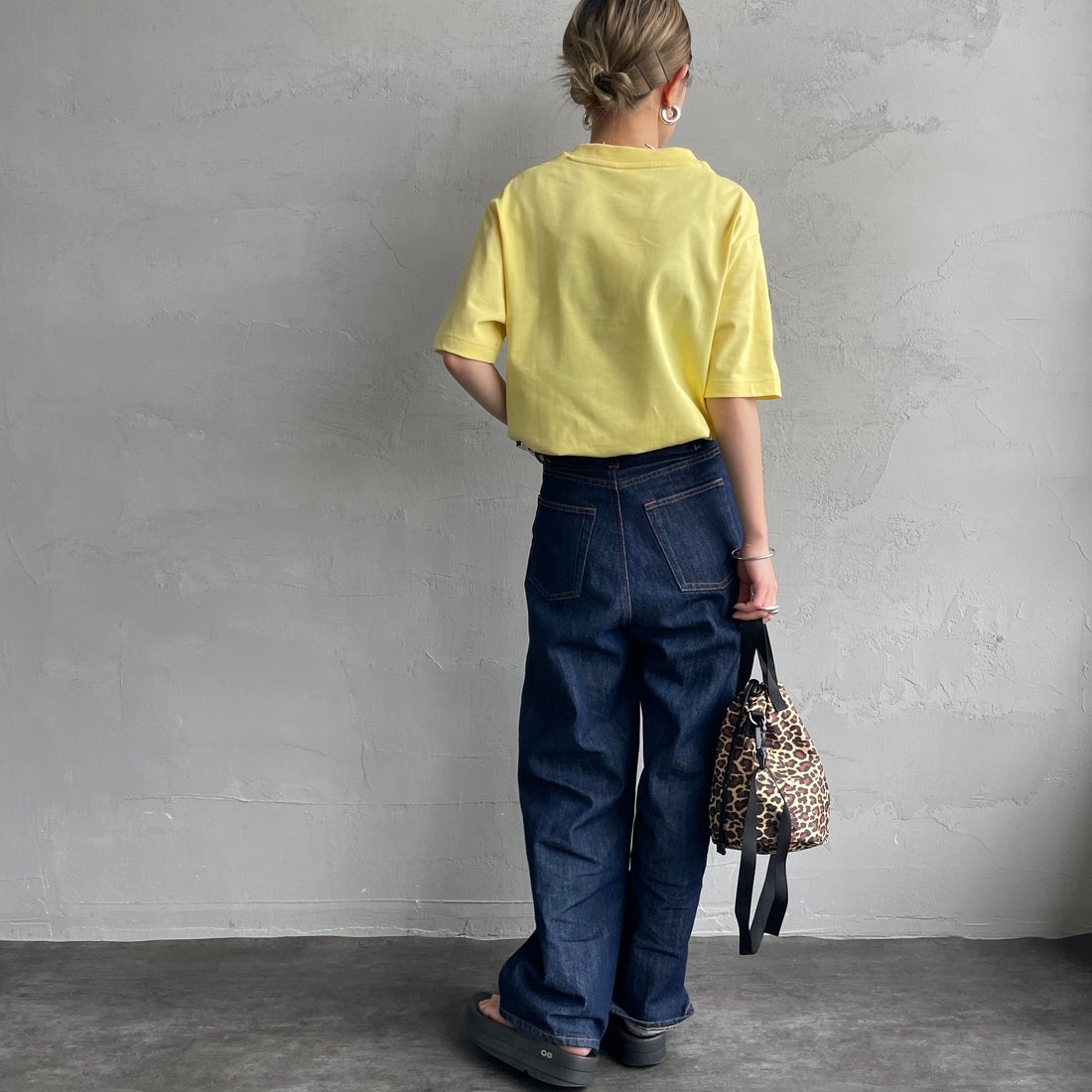 LACOSTE [ラコステ] クルーネックTシャツ [TH5582] 107 YELLOW &&モデル身長：150cm 着用サイズ：2&&