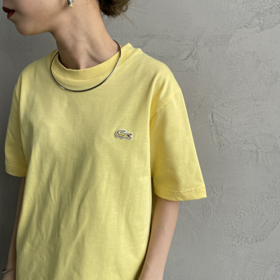 LACOSTE [ラコステ] クルーネックTシャツ [TH5582] 107 YELLOW &&モデル身長：150cm 着用サイズ：2&&