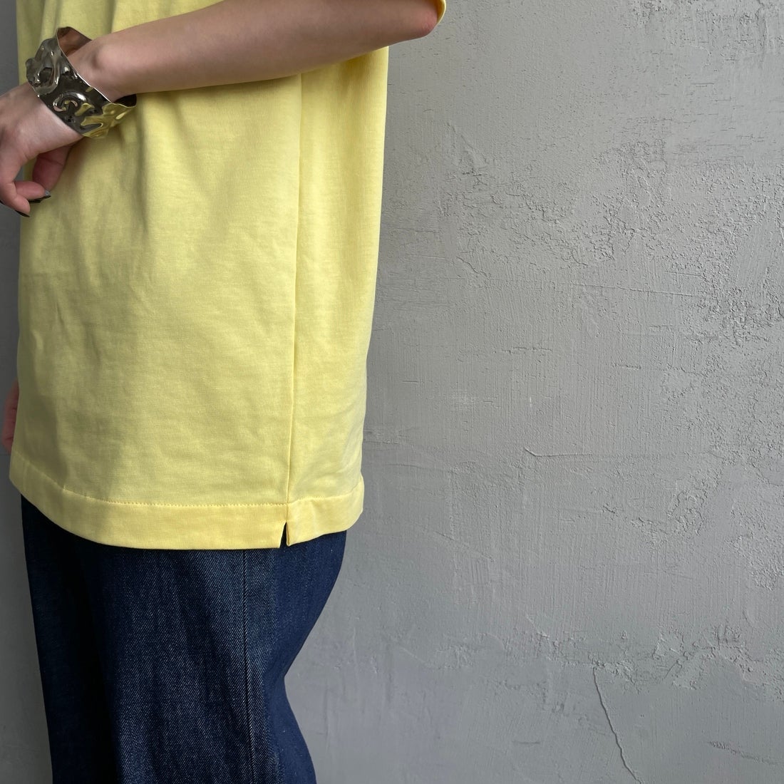 LACOSTE [ラコステ] クルーネックTシャツ [TH5582] 107 YELLOW &&モデル身長：150cm 着用サイズ：2&&