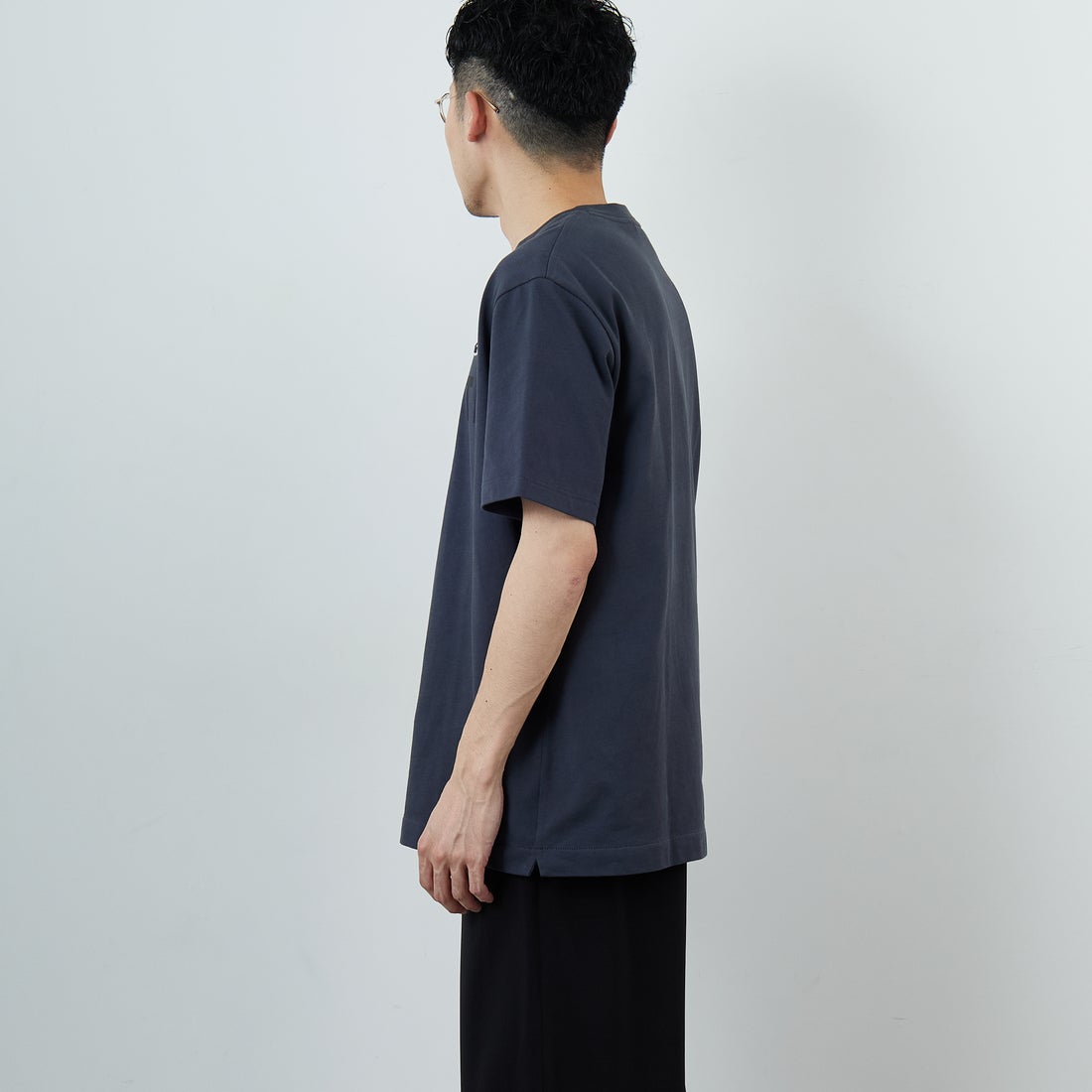 LACOSTE [ラコステ] ヘビーウェイトロゴTシャツ [TH2299] S5T GRAPHI &&モデル身長：168cm 着用サイズ：4&&