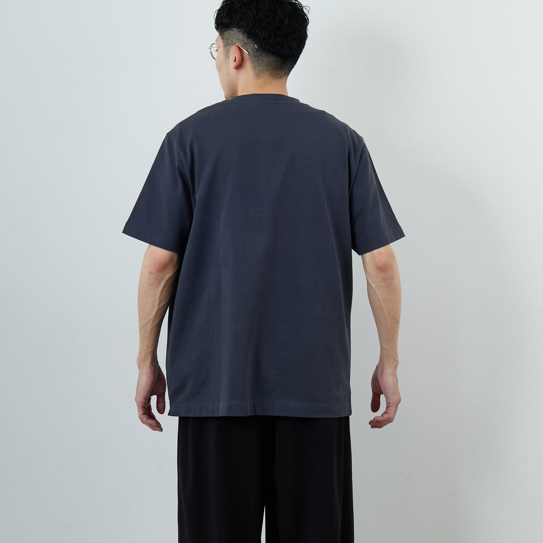 LACOSTE [ラコステ] ヘビーウェイトロゴTシャツ [TH2299] S5T GRAPHI &&モデル身長：168cm 着用サイズ：4&&ステ] ヘビーウェイトロゴTシャツ [TH2299] S5T GRAPHI