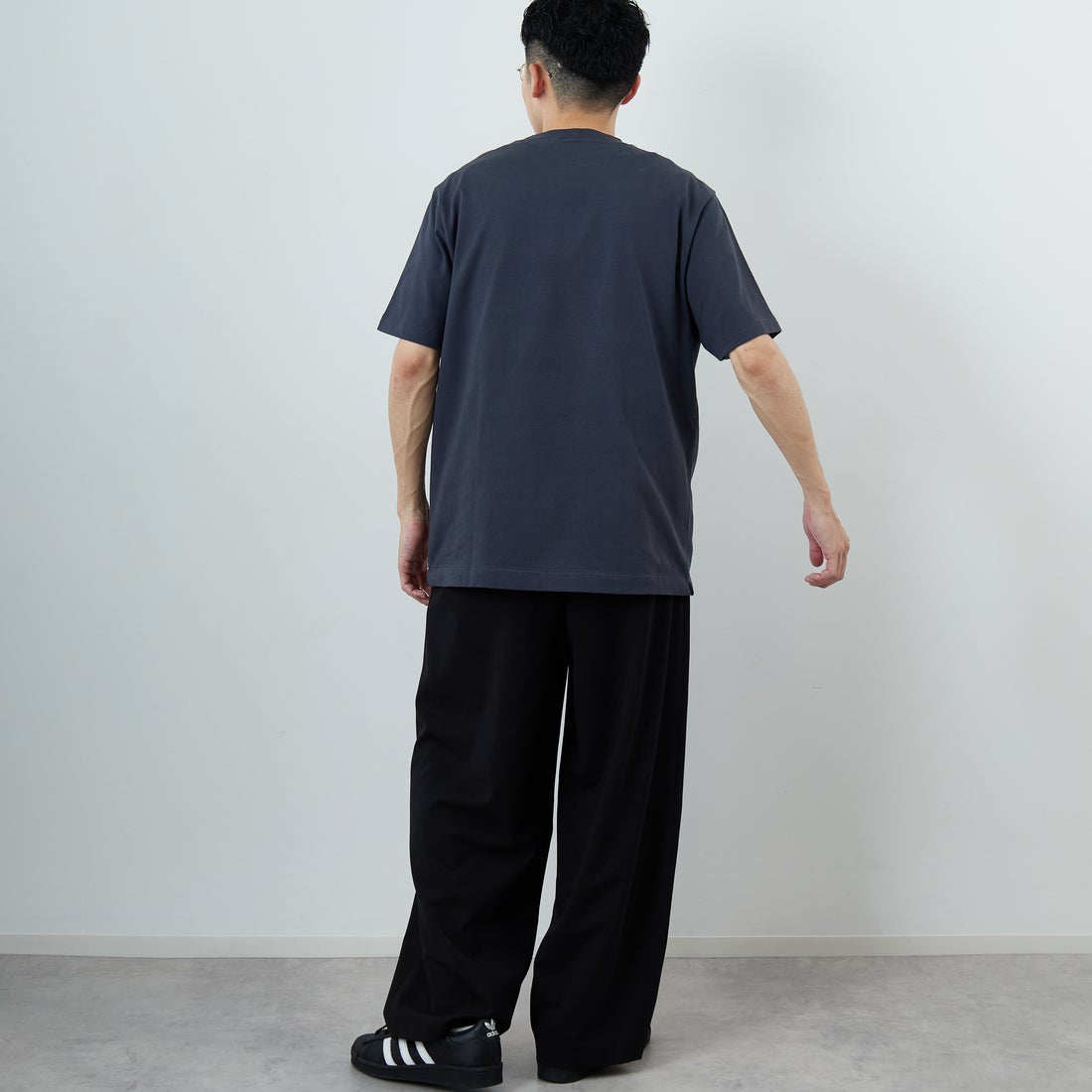 LACOSTE [ラコステ] ヘビーウェイトロゴTシャツ [TH2299] S5T GRAPHI &&モデル身長：168cm 着用サイズ：4&&